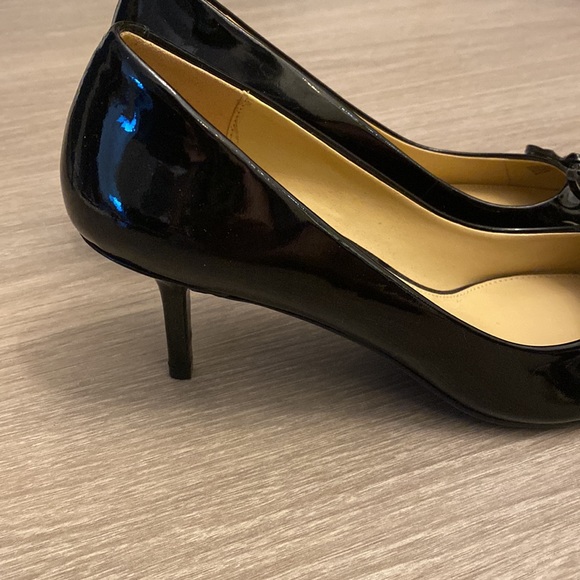 SOLD - Brand new MK heels - Picture 3 of 4